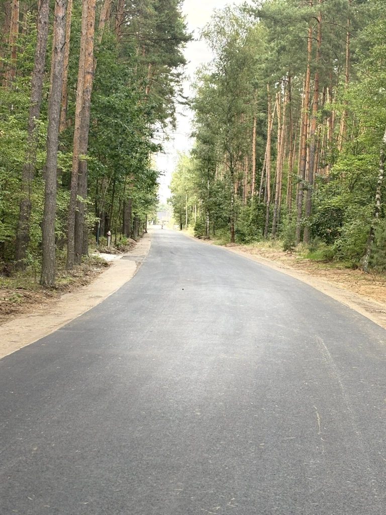 Pierwsza utwardzona droga gminna w naszym sołectwie już prawie gotowa